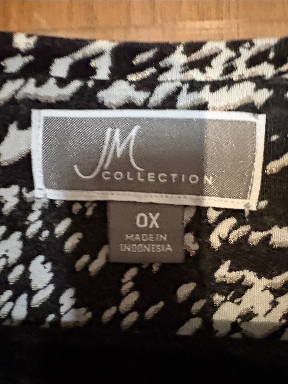JM Collection Black & White Patterned Top - Picture 4 of 6